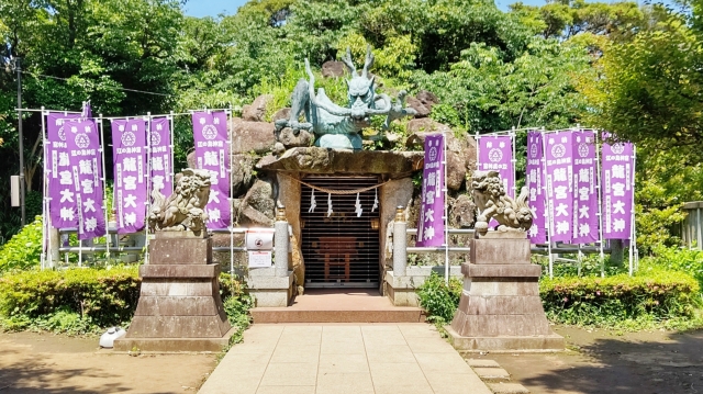 Enoshima Shrine entrance