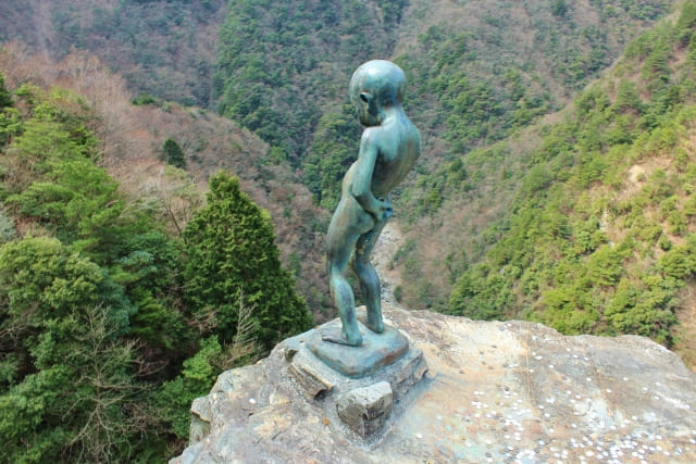 Iya-Valley-Mountain-Scenery