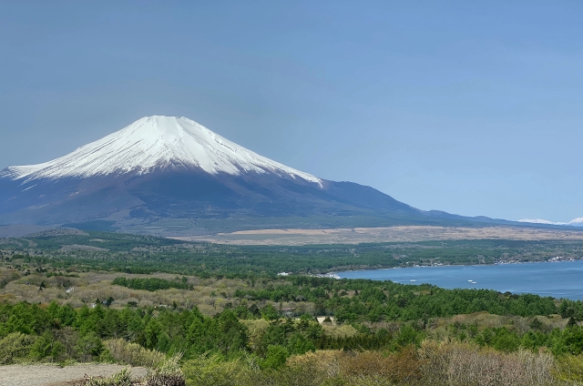 scenic view of Lake Yamanaka