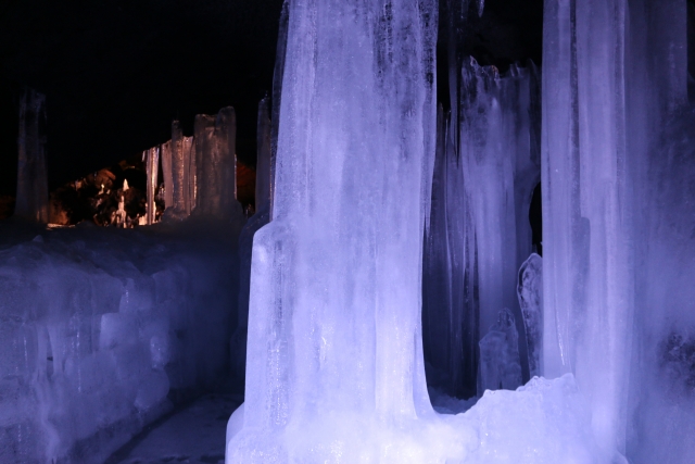 entrance to Narusawa Ice Cave