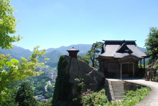 Autumn foliage at Risshakuji Temple